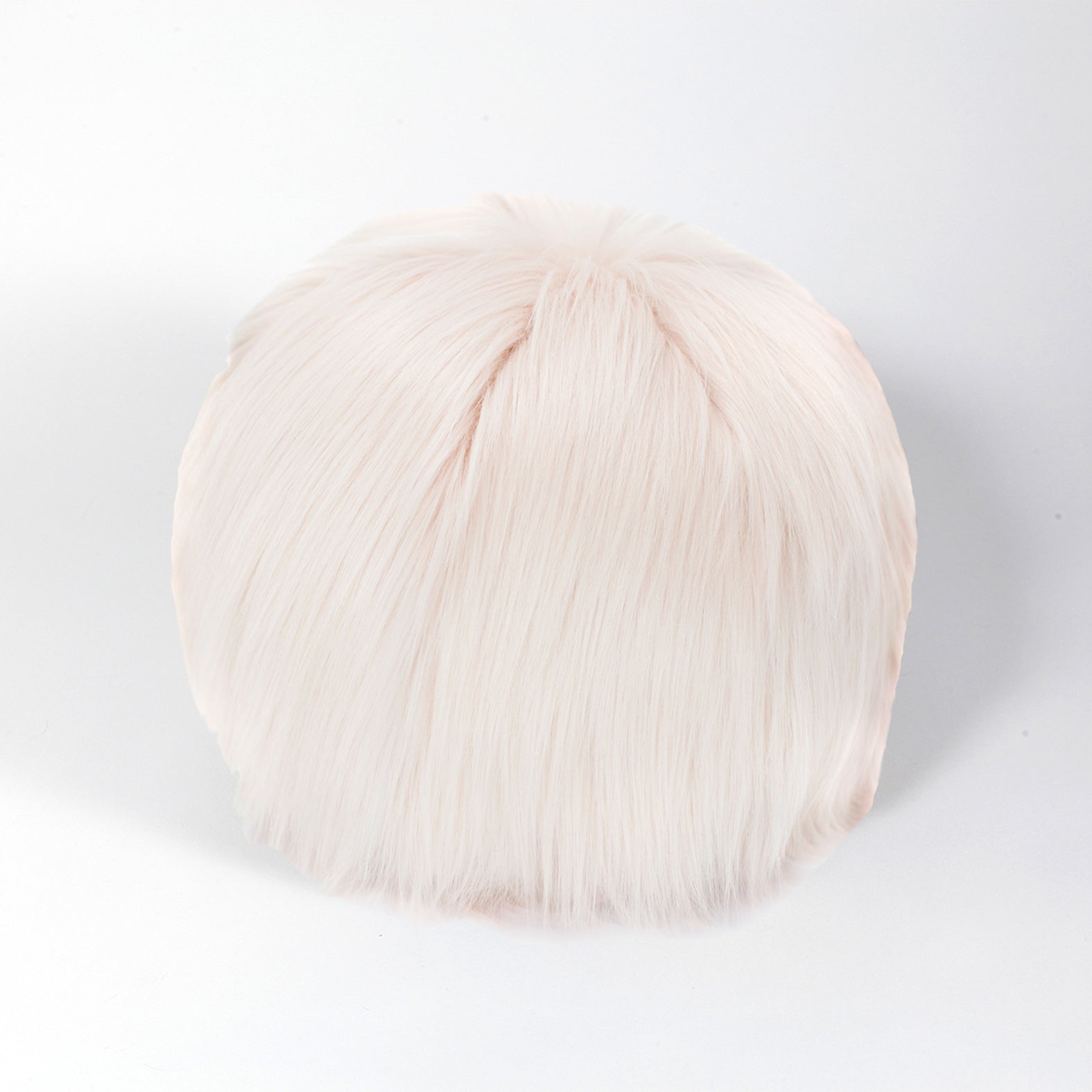 Coussin rond Snowball en fausse fourrure couleur himalaya blush Maison Prélonge