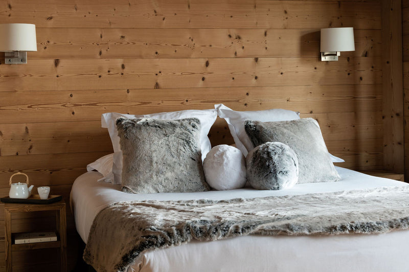 Coussin rond snowball couleur blanc et glacier Maison Pélonge.